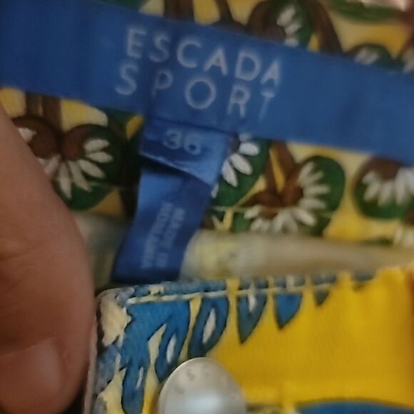 Escada Printed Jeans Size 36 in EUC - Picture 8 of 8